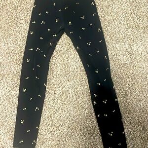 Leggings that have sparkling stars on them it gold and black. Size 14-16